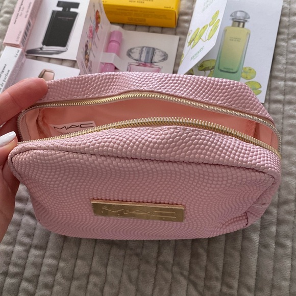 Beauty sample scent bundle - Picture 3 of 5